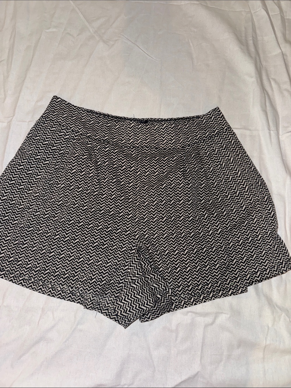 American Eagle Outfitters Black & White Zigzag High-Waist Women’s Shorts